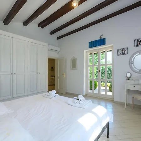 Nyaraló Irinea By Interhome *