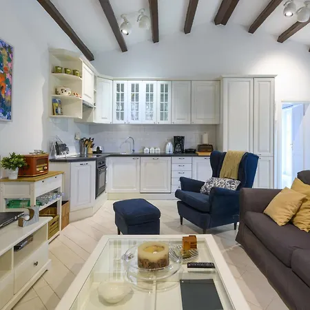 Nyaraló Irinea By Interhome